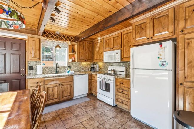 108 W Aeroplane Boulevard, Big Bear City, CA 92314