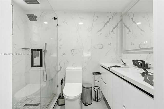 8027 Lake Dr 204, Doral, FL 33166