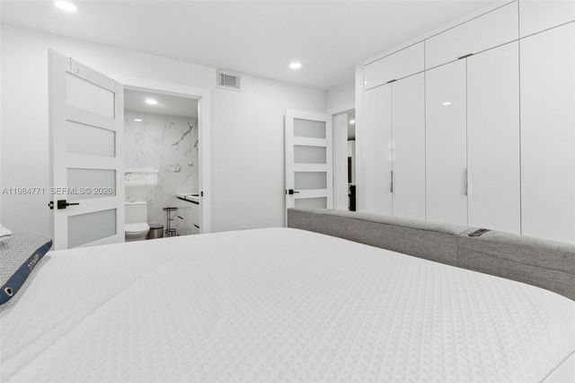 8027 Lake Dr 204, Doral, FL 33166