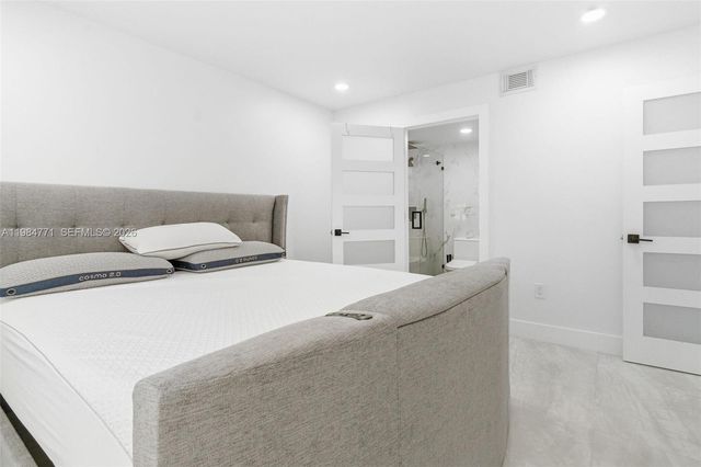 8027 Lake Dr 204, Doral, FL 33166