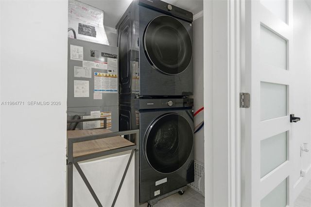 8027 Lake Dr 204, Doral, FL 33166