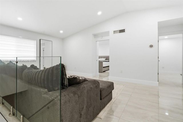 8027 Lake Dr 204, Doral, FL 33166