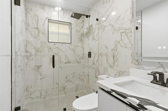 8027 Lake Dr 204, Doral, FL 33166