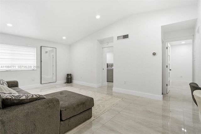 8027 Lake Dr 204, Doral, FL 33166