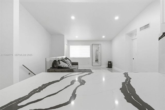 8027 Lake Dr 204, Doral, FL 33166