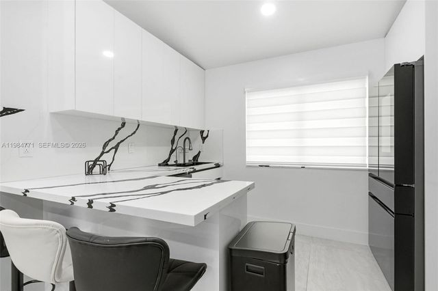 8027 Lake Dr 204, Doral, FL 33166