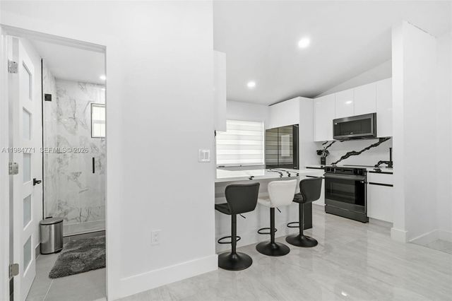 8027 Lake Dr 204, Doral, FL 33166