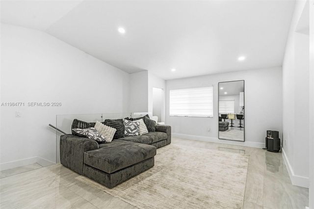 8027 Lake Dr 204, Doral, FL 33166