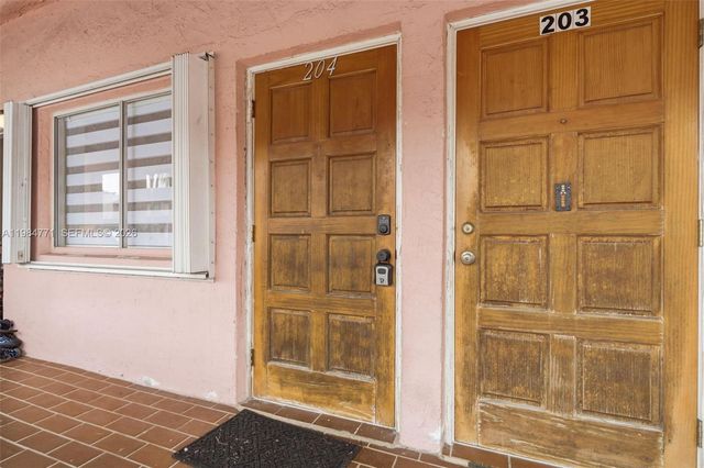 8027 Lake Dr 204, Doral, FL 33166