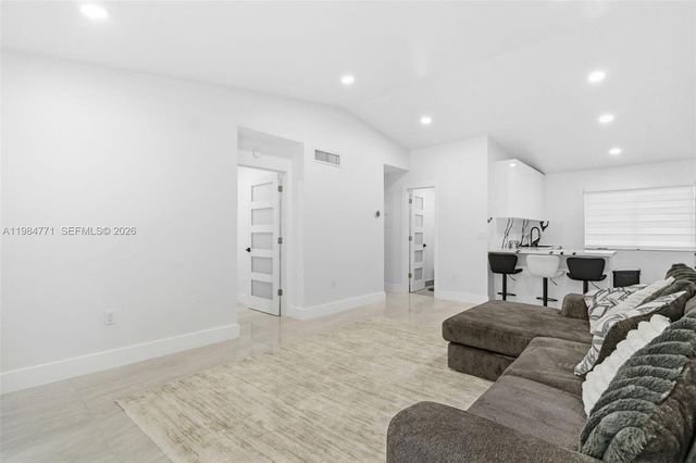 8027 Lake Dr 204, Doral, FL 33166