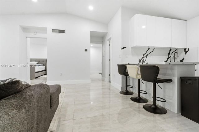 8027 Lake Dr 204, Doral, FL 33166