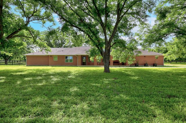 3717 Buck LN, Garfield, TX 78617