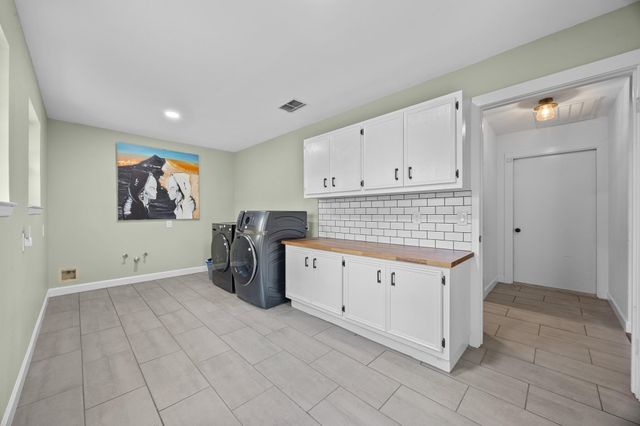 3717 Buck LN, Garfield, TX 78617