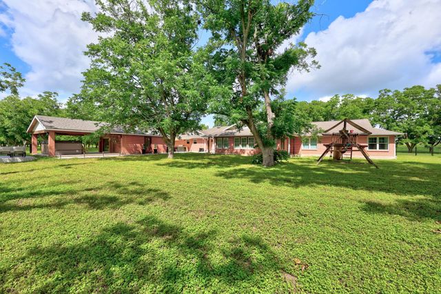 3717 Buck LN, Garfield, TX 78617