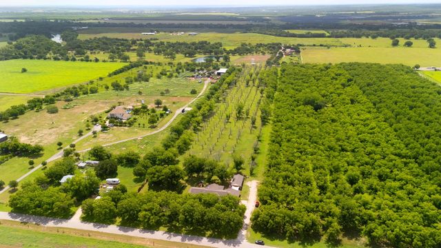 3717 Buck LN, Garfield, TX 78617