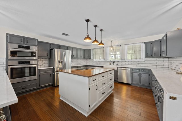 3717 Buck LN, Garfield, TX 78617