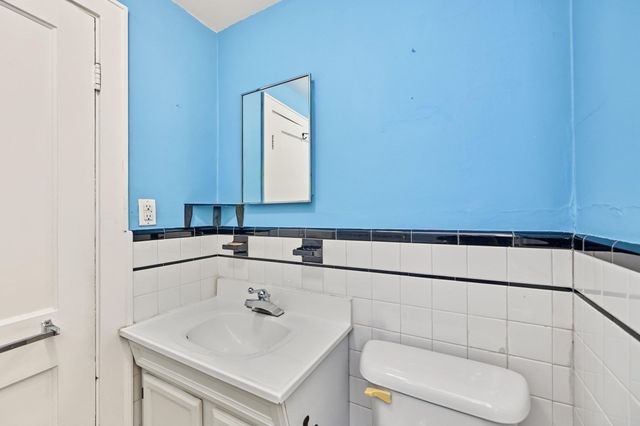15 Cummings Rd, Newton, MA 02459