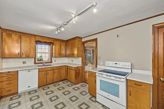15 Cummings Rd, Newton, MA 02459