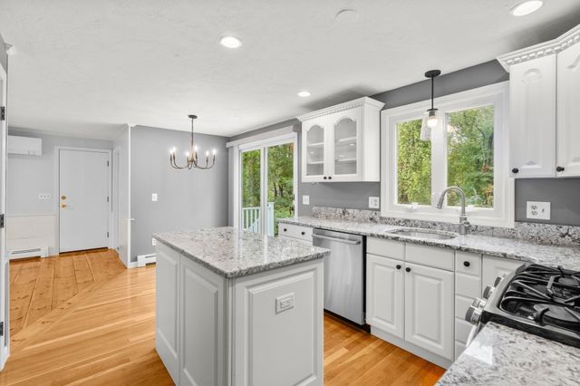 26 Waterview Drive, Medway, MA 02053