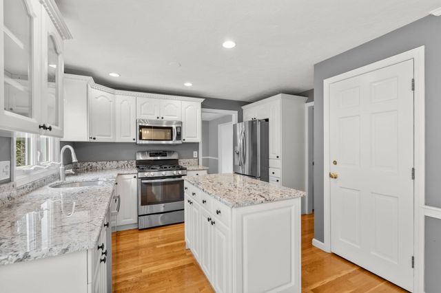 26 Waterview Drive, Medway, MA 02053