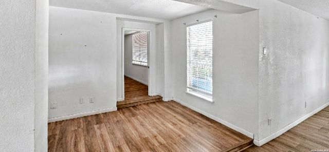 645 W BROADVIEW DR, San Antonio, TX 78228