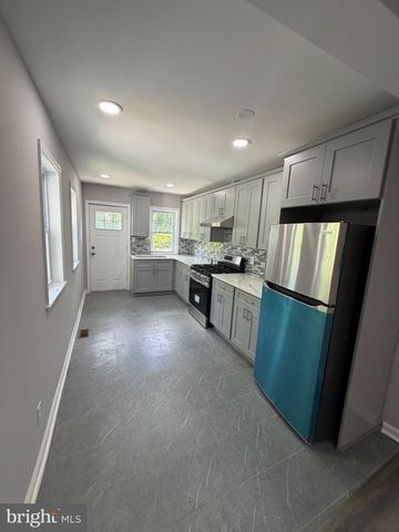 6 SEWARD AVE, Trenton, NJ 08611