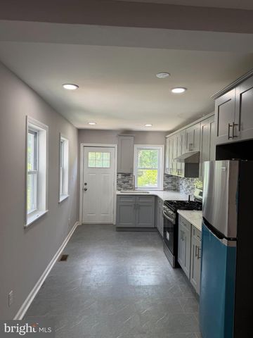 6 SEWARD AVE, Trenton, NJ 08611