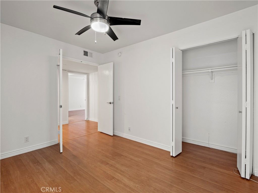 Image 16 of property listing at 18411 Hatteras Street 138, Tarzana, CA 91356