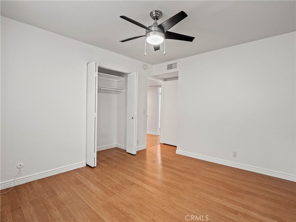 Image 19 of property listing at 18411 Hatteras Street 138, Tarzana, CA 91356