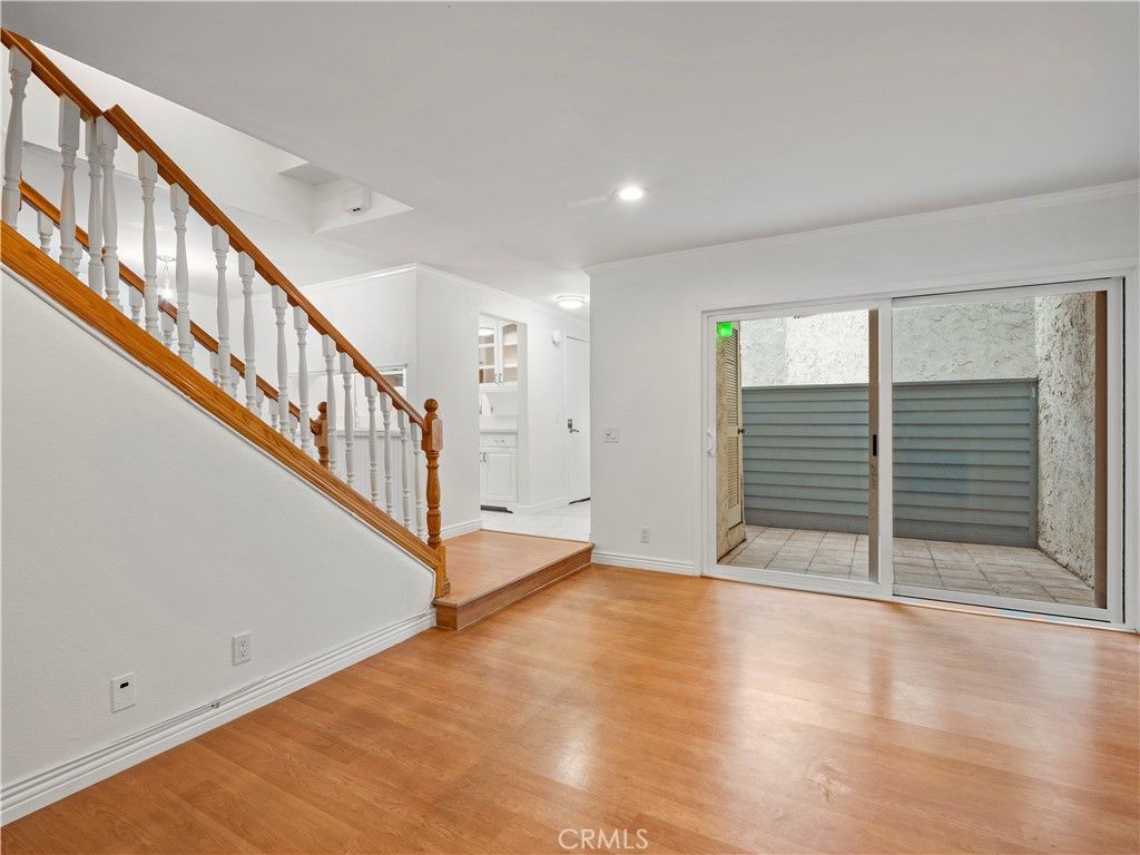 Image 2 of property listing at 18411 Hatteras Street 138, Tarzana, CA 91356