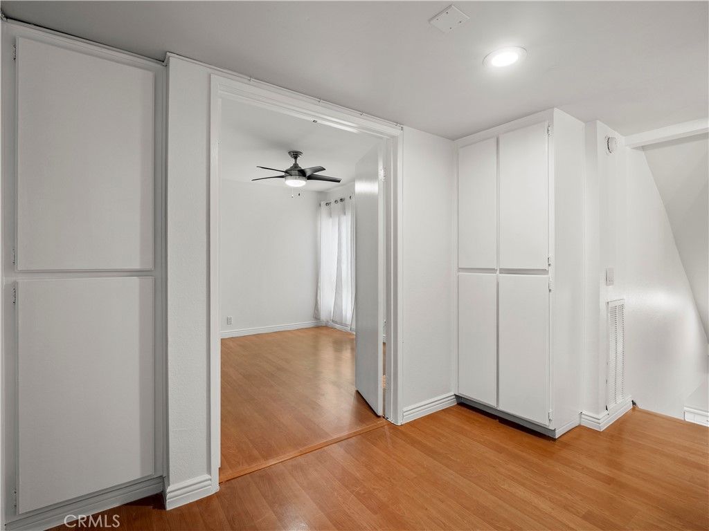 Image 26 of property listing at 18411 Hatteras Street 138, Tarzana, CA 91356