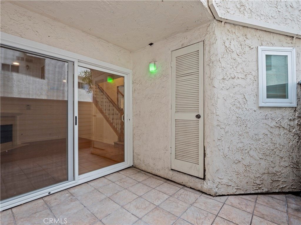 Image 28 of property listing at 18411 Hatteras Street 138, Tarzana, CA 91356