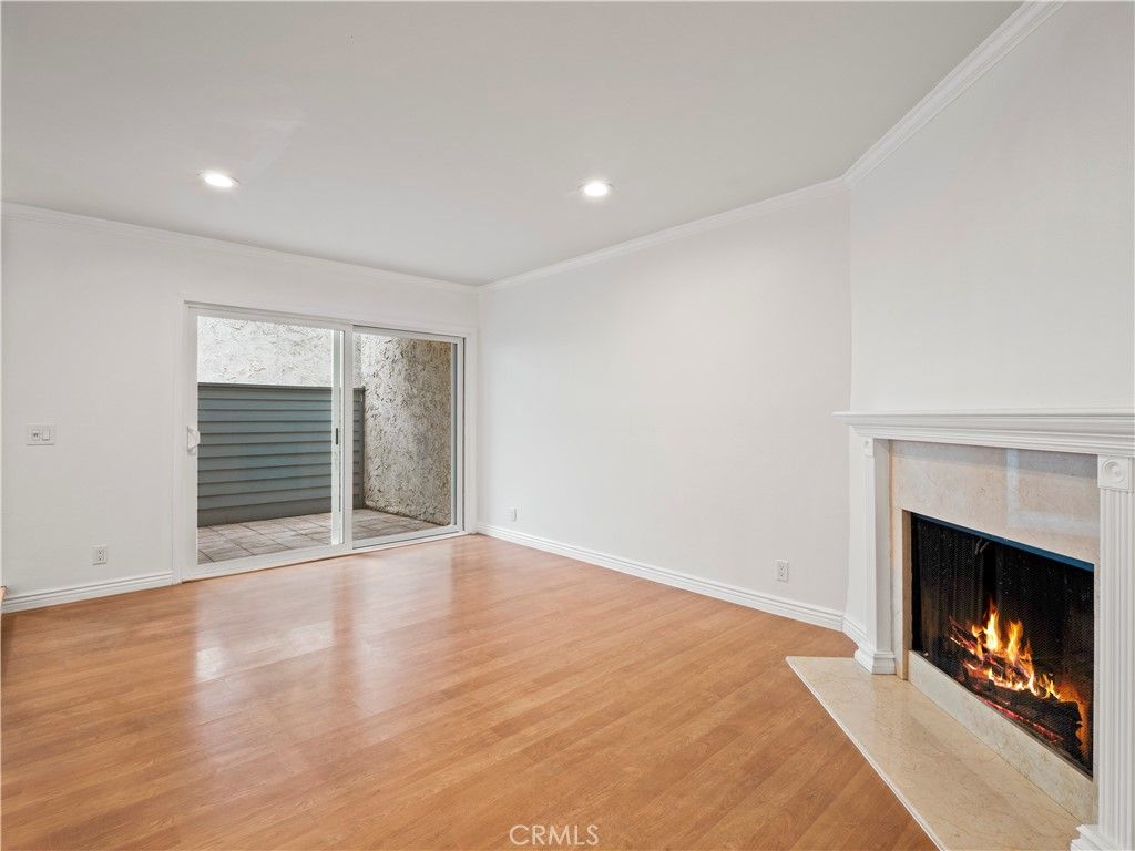 Image 3 of property listing at 18411 Hatteras Street 138, Tarzana, CA 91356