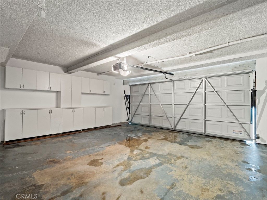 Image 31 of property listing at 18411 Hatteras Street 138, Tarzana, CA 91356