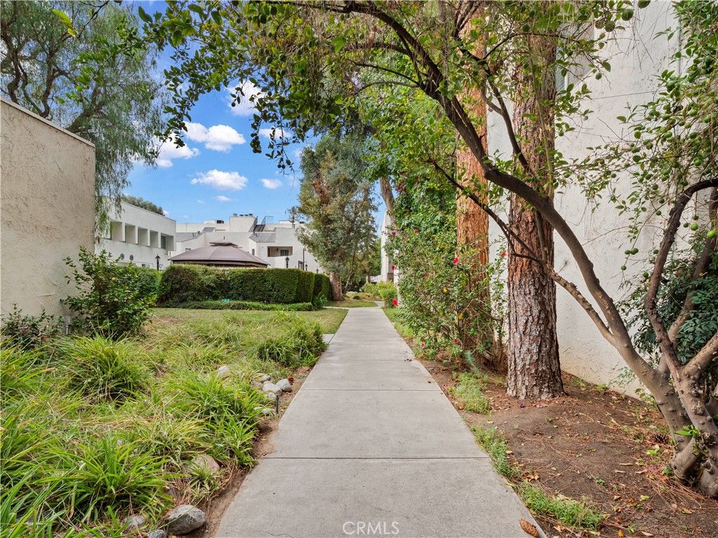 Image 35 of property listing at 18411 Hatteras Street 138, Tarzana, CA 91356