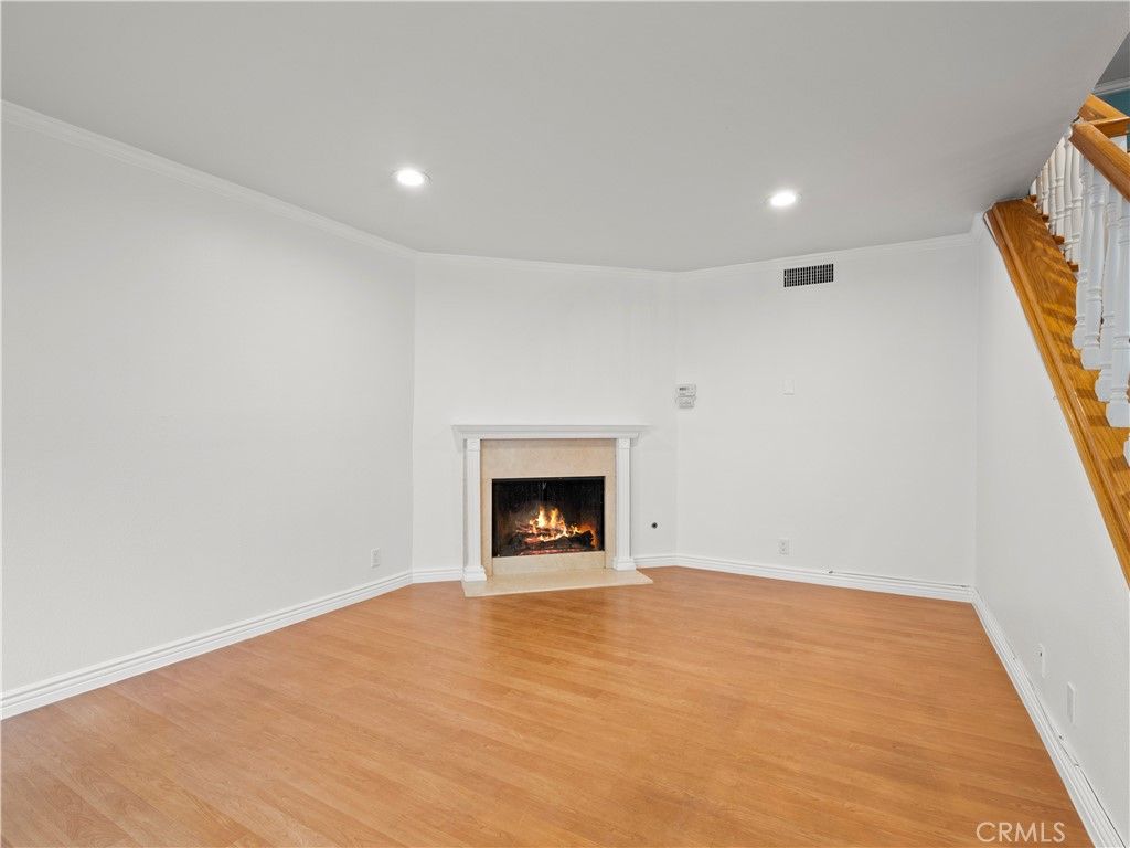 Image 4 of property listing at 18411 Hatteras Street 138, Tarzana, CA 91356