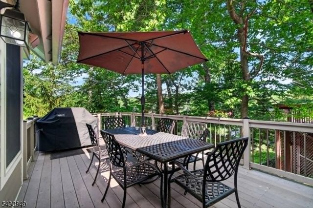73 South Rd, Bloomingdale Boro, NJ 07403
