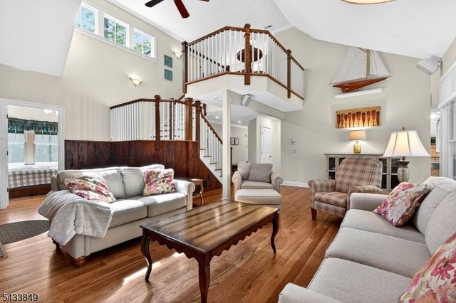 73 South Rd, Bloomingdale Boro, NJ 07403