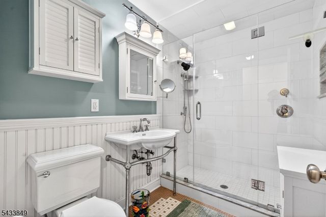73 South Rd, Bloomingdale Boro, NJ 07403