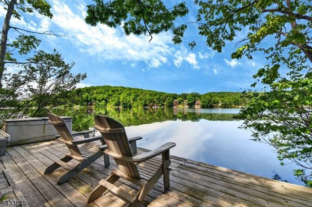 73 South Rd, Bloomingdale Boro, NJ 07403