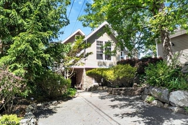 73 South Rd, Bloomingdale Boro, NJ 07403