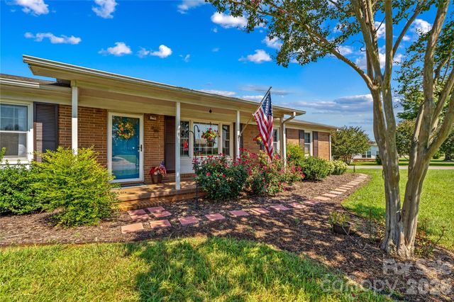 306 S Greenbriar Road, Statesville, NC 28625