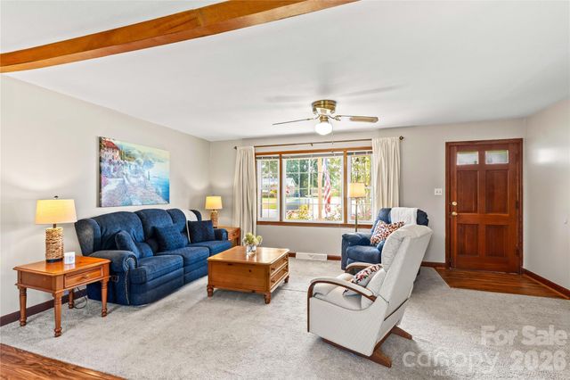 306 S Greenbriar Road, Statesville, NC 28625