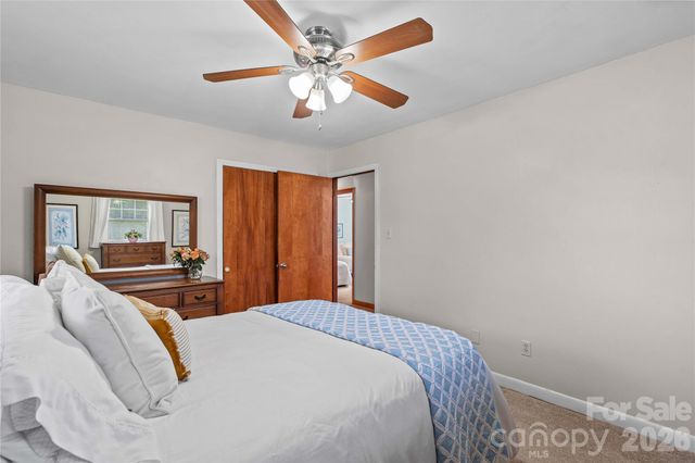 306 S Greenbriar Road, Statesville, NC 28625