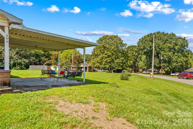 306 S Greenbriar Road, Statesville, NC 28625