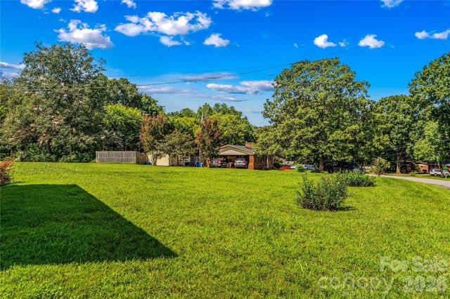 306 S Greenbriar Road, Statesville, NC 28625