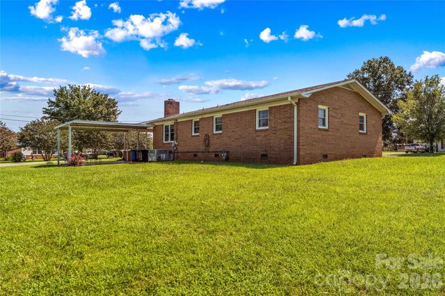 306 S Greenbriar Road, Statesville, NC 28625