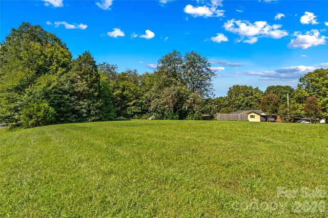 306 S Greenbriar Road, Statesville, NC 28625
