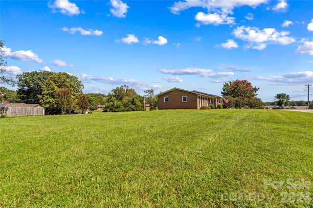 306 S Greenbriar Road, Statesville, NC 28625