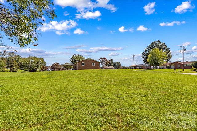 306 S Greenbriar Road, Statesville, NC 28625